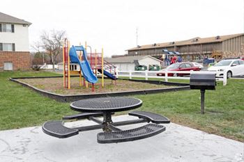Playground & bbq/picnic area