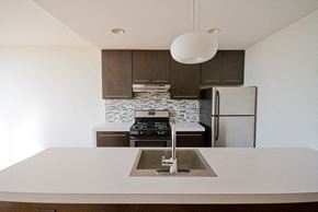 Newark apartment for rent - Kitchen with stainless steel appliances