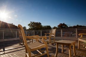 Colonia apartment for rent - a deck with chairs and a table on a balcony