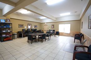 Newark apartment for rent - Community lounge with tables, chairs, desks and computers