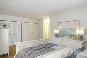 Dundalk apartment for rent - a bedroom with a bed and a painting on the wall