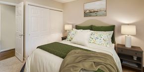 Pikesville apartment for rent - a bedroom with a bed and two lamps and a closet