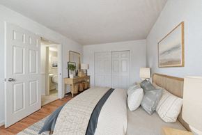Adelphi apartment for rent - university gardens bedroom