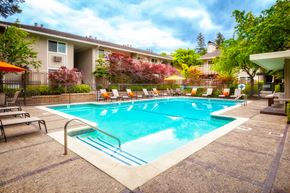 Mountain View apartment for rent - the swimming pool at our apartments
