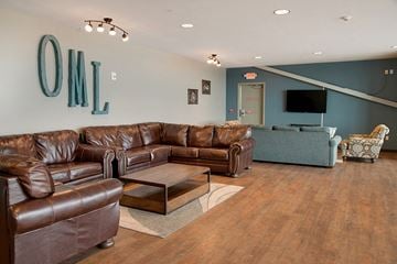 Omaha apartment for rent - a living room with leather couches and a coffee table