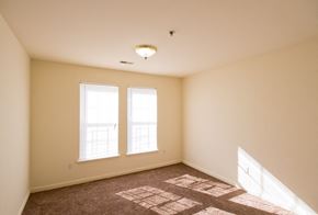 Orange apartment for rent - Bedroom with carpeted floors