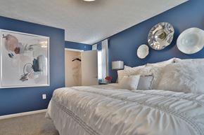 Beavercreek townhouse for rent - a blue and white bedroom with a bed and blue walls
