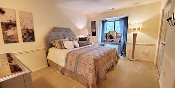 Columbia apartment for rent - A bedroom with a large bed and a painting on the wall.