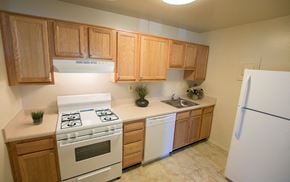 Parkville apartment for rent - Furnished Kitchen at Kensington Gate Apartments, Parkville, MD