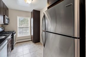 Verona apartment for rent - a kitchen with stainless steel appliances and a window