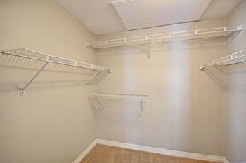 Walk-in closets 
