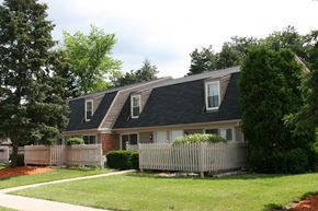 East Lansing apartment for rent - Townhomes in East Lansing | Olde Farm Apartments