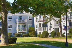Hyannis apartment for rent - Cromwell Court Exterior 2