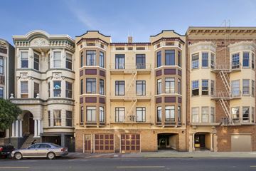 San Francisco apartment for rent - A row of three-story apartment buildings with garages on the ground floor.