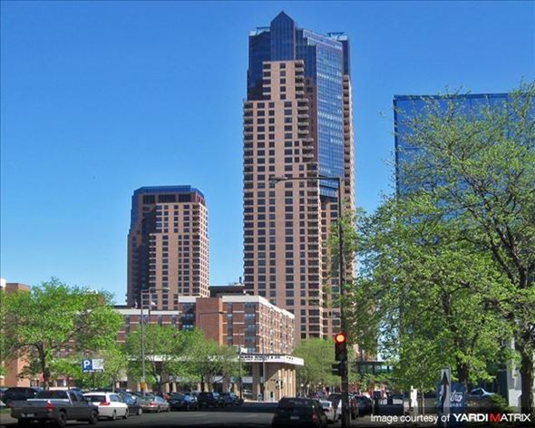 Stpaul apartment for rent - A city street with cars and buildings.