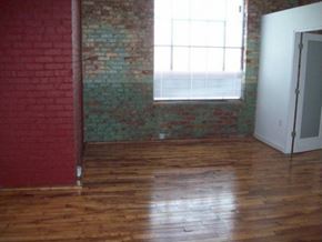 Petersburg apartment for rent - an empty room with a window and wooden floors