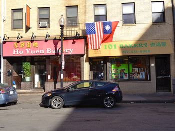 Minutes to boston's chinatown