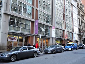 Easy access to shopping & dining