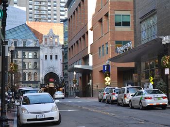 Easy access to shopping & dining