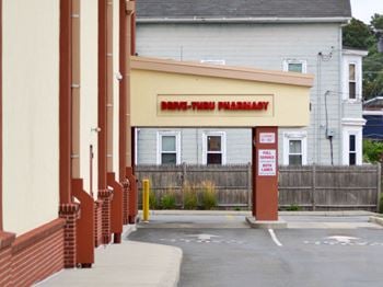 Convenient proximity to everyday conveniences
