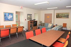 Uxbridge apartment for rent - a conference room with a table and chairs