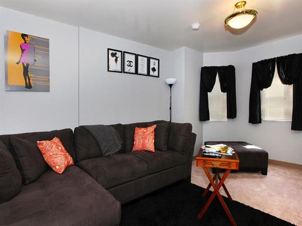 Philadelphia apartment for rent - a living room with a couch and a table