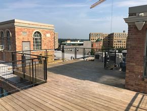 Washington apartment for rent - the deck on top of the roof of the building