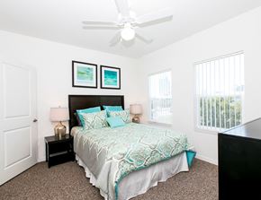 Orlando apartment for rent - a bedroom with a large bed and a ceiling fan