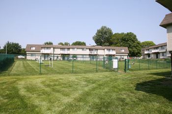 Leash free dog park