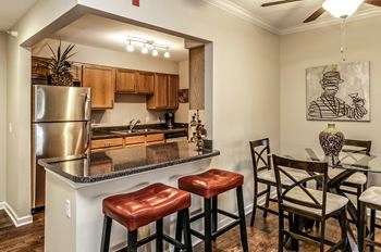Elegant eat-in kitchen
