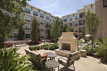 Outdoor fireplace