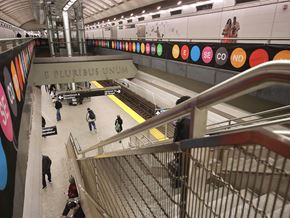 New York apartment for rent - people are walking through a subway station in a busy subway station