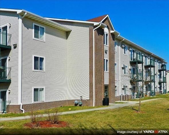 Pleasant Hill apartment for rent - a large apartment building with a sidewalk