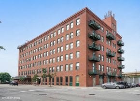 Chicago apartment for rent - 1900 S Clark in South Loop