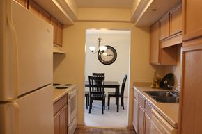Brookfield apartment for rent - Apartment Kitchen and Dining Area