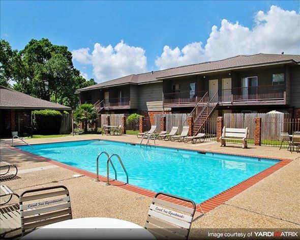 Gretna apartment for rent - a large swimming pool in front of a building