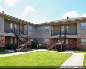 Gretna apartment for rent - an apartment building with stairs and a lawn