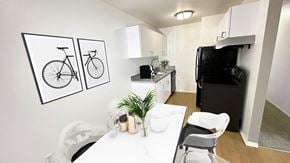 Royal Oak apartment for rent - Metropolitan Lafayette 1 or 2 bedroom apartment with casual dining area and newly upgraded kitchen.