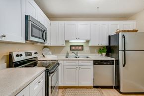 St. Paul apartment for rent - Kitchen with stainless steel appliances