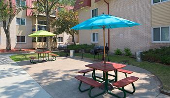 Courtyard with barbecue facilities