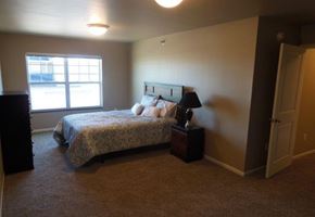 West Fargo townhouse for rent - a bedroom with a bed and a window