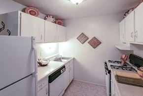Florissant townhouse for rent - the preserve at ballantyne commons apartment kitchen with white appliances and white cabinets