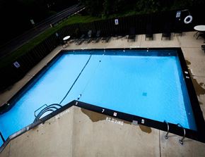 Manchester townhouse for rent - the pool at the hotel has a bright blue water