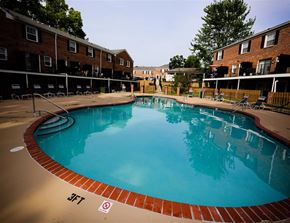 St. Louis townhouse for rent - a large swimming pool in front of a building