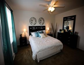 St. Louis townhouse for rent - a bedroom with a bed and a ceiling fan