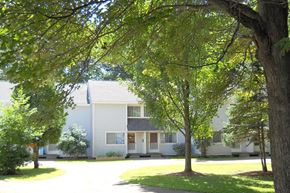 Burlington apartment for rent - Northgate Apartments - Building and Grounds