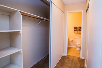 The vistas apartment homes closet