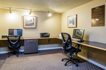 The vistas apartment homes business center
