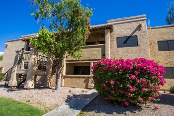The vistas apartment homes exterior