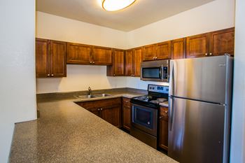 Ridgegate apartments spacious kitchen with quality appliances